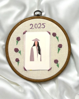 Hand-embroidered hoop made with love - Design 3